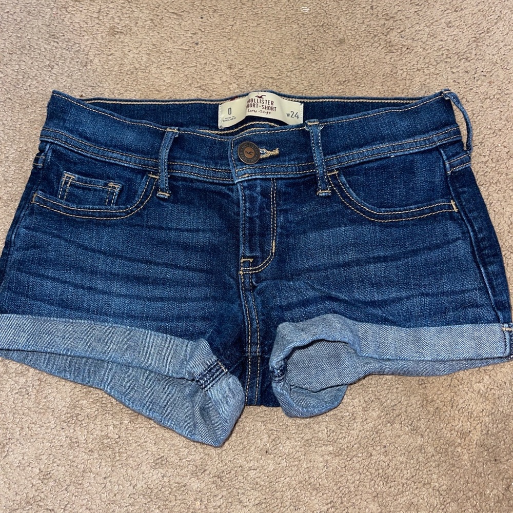 hollister shorts !